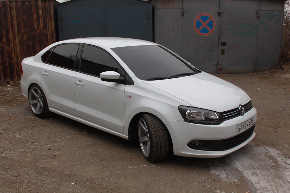 volkswagen polo 5 седан белый