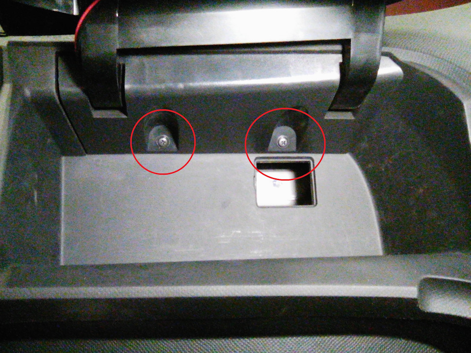 Не закрывается бардачок на тойота витц - 80 фото