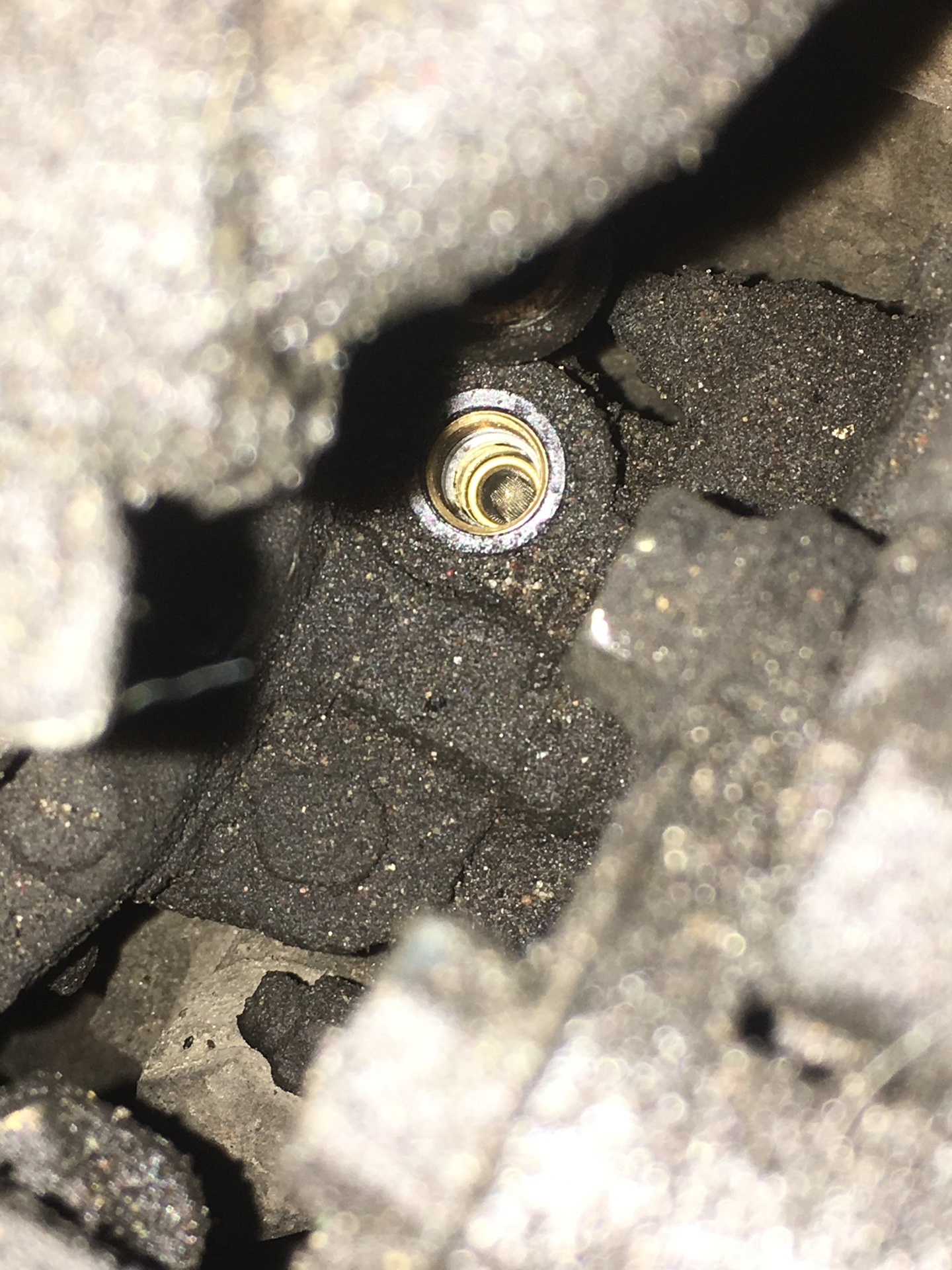 Сеточка тнвд 1hz 105. Фильтр тнвд митсубиси паджеро ио. Где находится сеточка. Сетка в тнвд 2l. Редукционный клапан тнвд bosch ve.