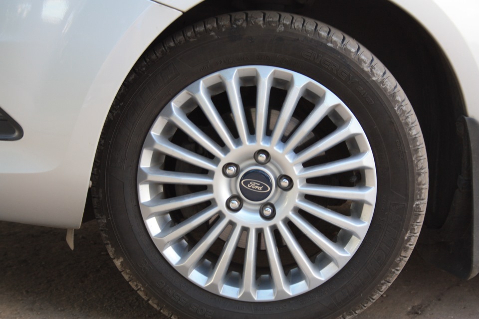 Спиц должно быть много — Ford Focus Sedan II, 1,6 л, 2010 года ...