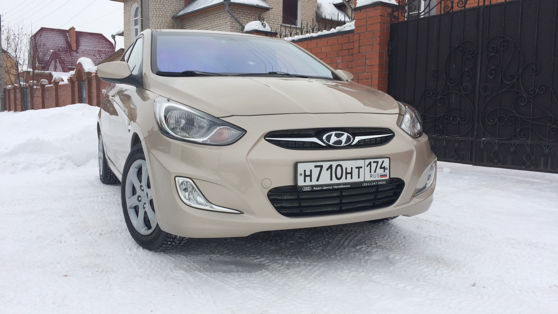 Hyundai Solaris 1.6 бензиновый 2011 | Золотинка на DRIVE2