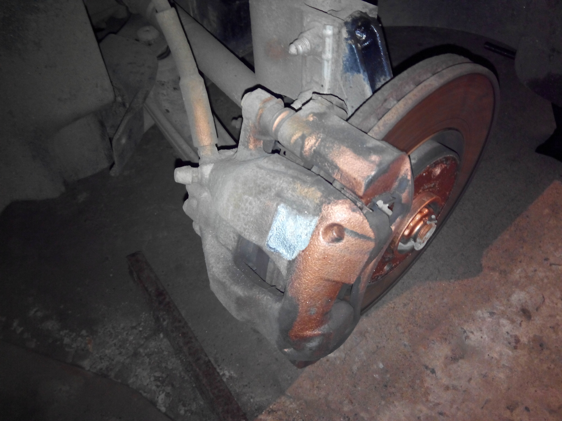 Замена передних тормозных дисков, колодок и тормозной жидкости ...