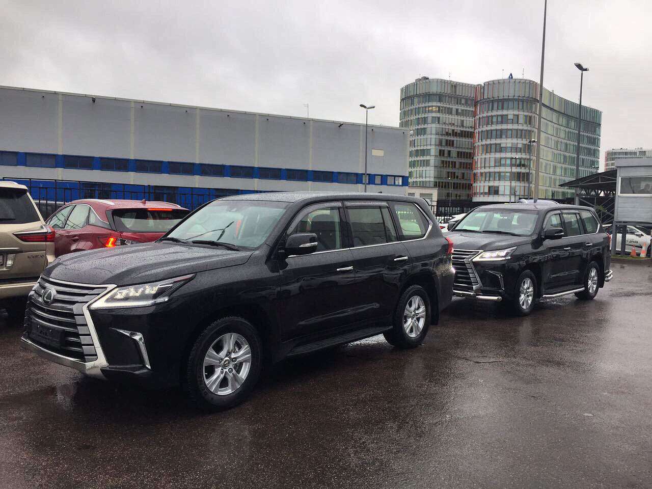 Lexus баку. Lexus 570 urj201. лексус 574. лексус 512. lexus lx 570 в гараже.