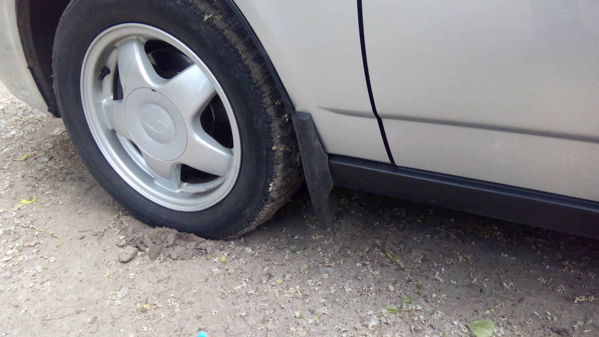 брызговики передние — Lada Приора седан, 1,6 л, 2007 года | стайлинг ...