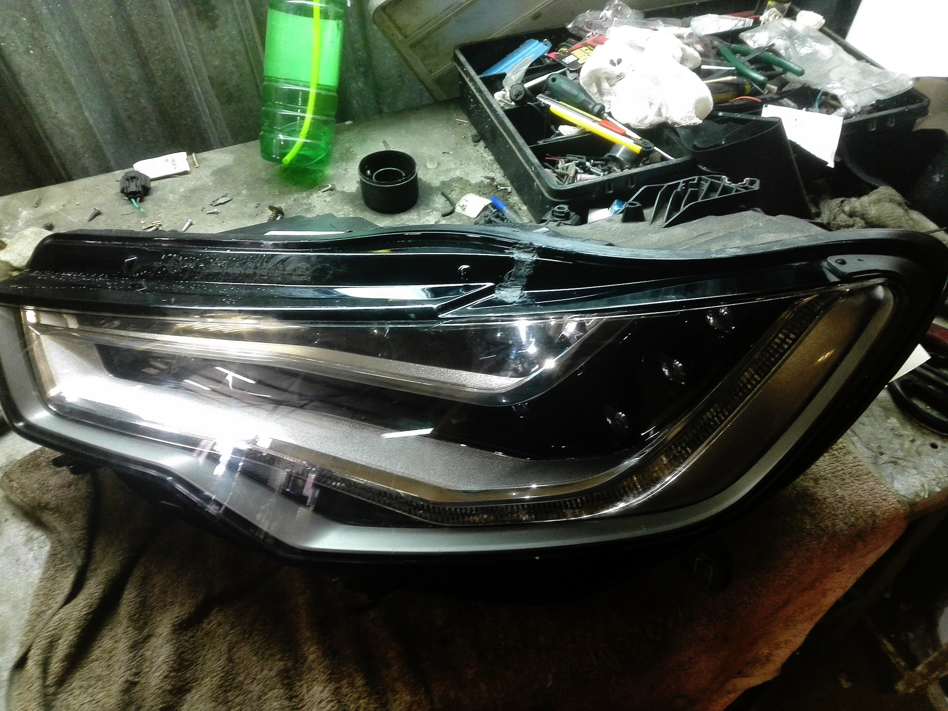 Устранение запотевания фар.Ремонт трещины стекла Audi A6 — тюнинг-фар ...