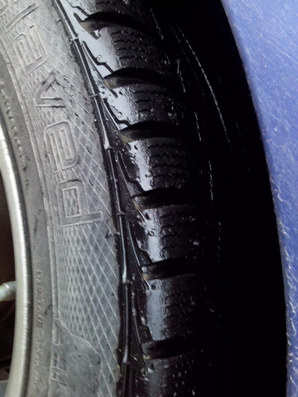 [Продано] Продам зимнюю шипованную резину 205/55 R16 или поменяюсь на ...