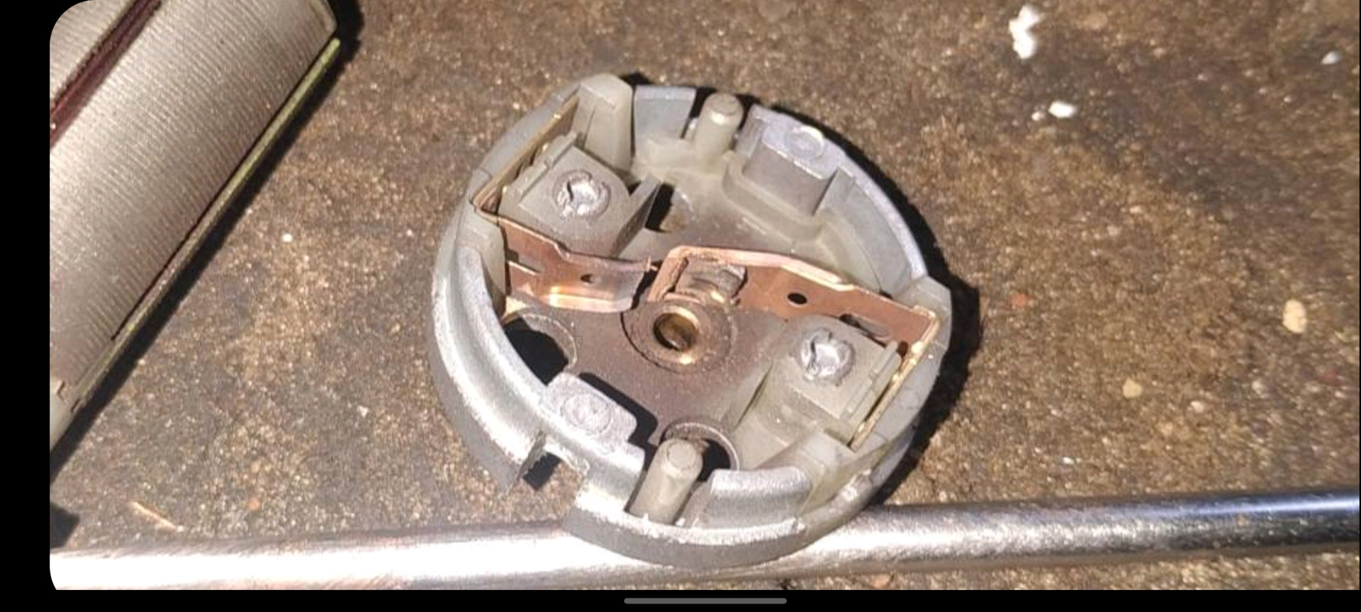 Ремонт компрессора центрального замка Mercedes w210. Различия между ...