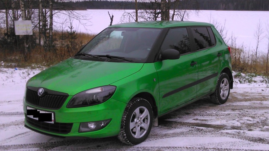 Skoda Fabia зеленая