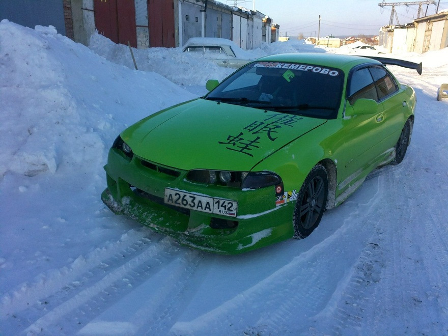 Toyota Sprinter Marino зеленая