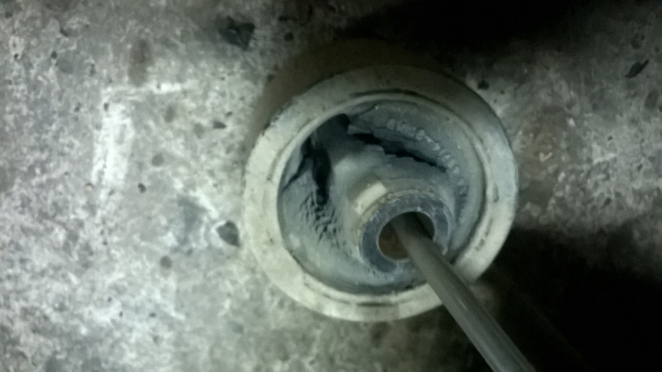 50. Сайлентблоки продольных рычагов (тяг) — Toyota Land Cruiser Prado ...