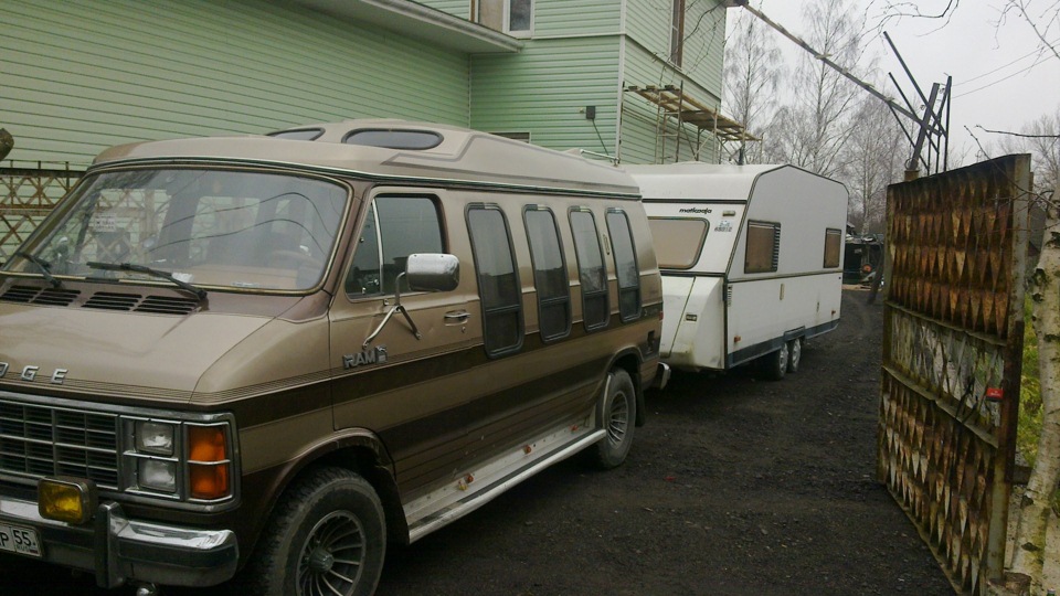 Dodge Ram van 2