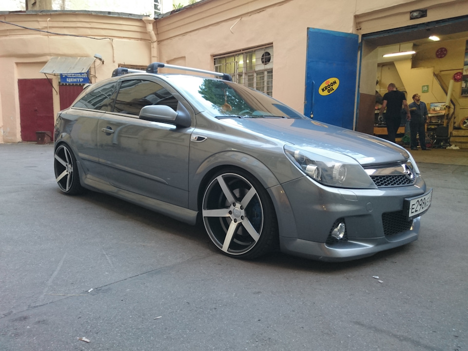 Opel Astra stance