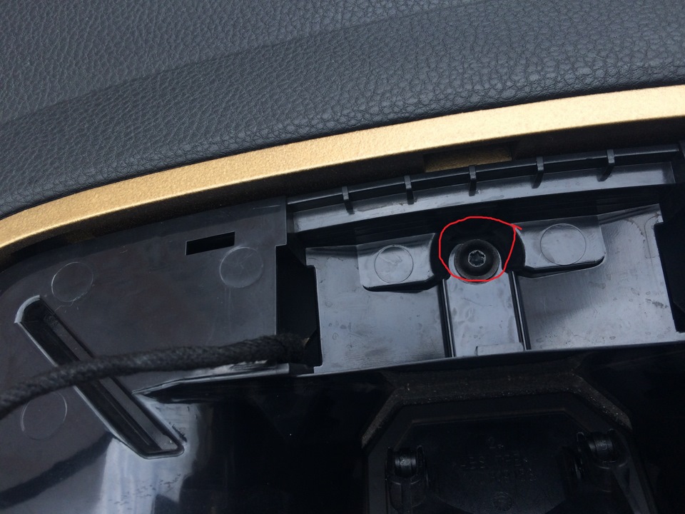 Разбор центральной приборной панели — Volkswagen Golf Mk5, 1,6 л, 2008 ...