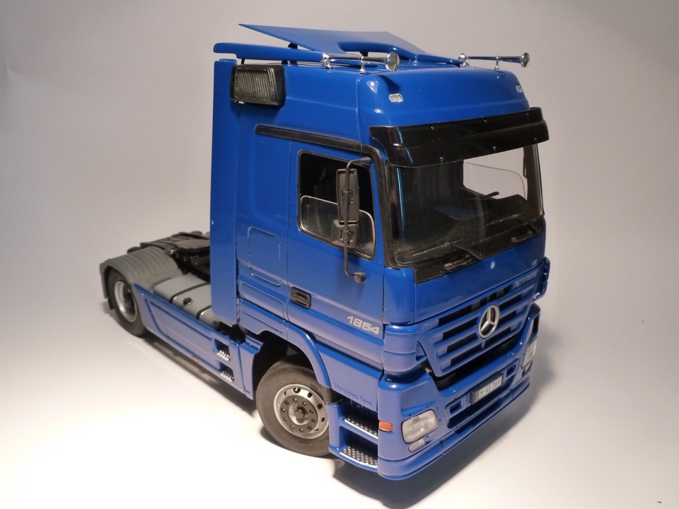 Грузовик 24. Mercedes Actros 1841 2011г.в. (Italeri 3884 1/24). 3824 Italeri 1/24 Mercedes-Benz Actros. Мерседес Актрос 1854. 1/24 Actros.