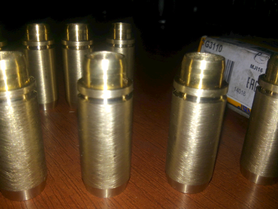 УЖЕ ПЕРЕДЕЛАННЫЕ ПОД ВАЗ — Бронзовые направляющие клапанов от ALFA ROMEO G3110 — Lada 21093i. Запчасти на фото: G3110