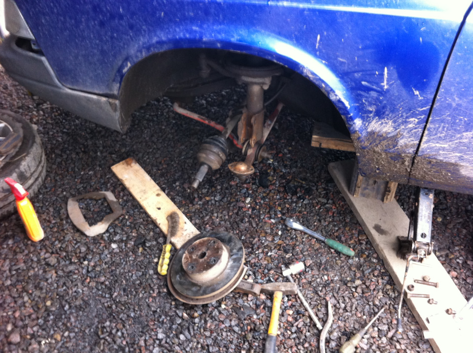 замена левого ступичного подшипника — Москвич 2141, 1,6 л, 1999 года ...