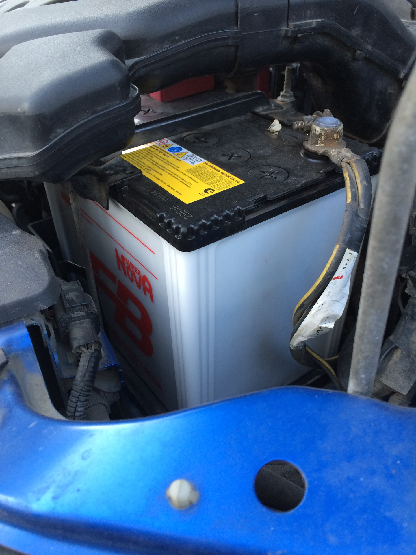 Почему умирают аккумуляторы. Почему умирают аккумуляторы. Почему умирают аккумуляторы. Аккумулятор прикол. Аккумуляторная батарея машины.