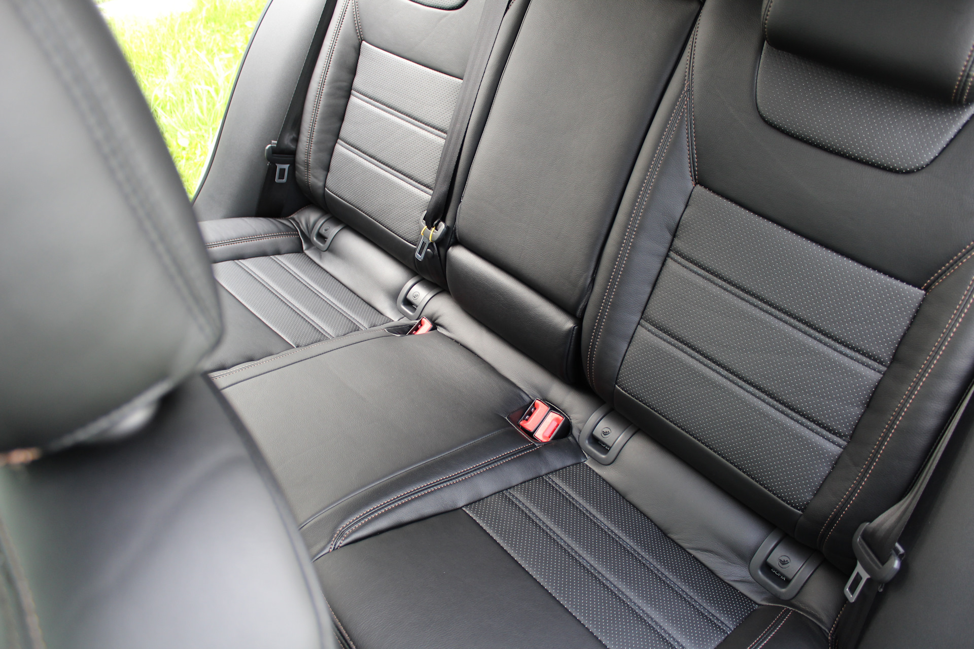 Каркасные авточехлы avtoritet. Установка авточехлов. Натяжка авточехлов. Крепление авточехлов на сиденья. Перчатки для установки авточехлов.