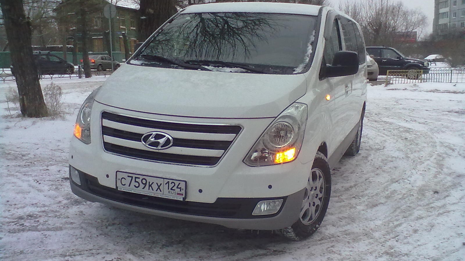 Хендай h1 бензин. Hyundai h1 2006. Хендай h1 2.4 бензин. Hyundai h-1 2007 — 2015 II белый. Hyundai h1 Deluxe.