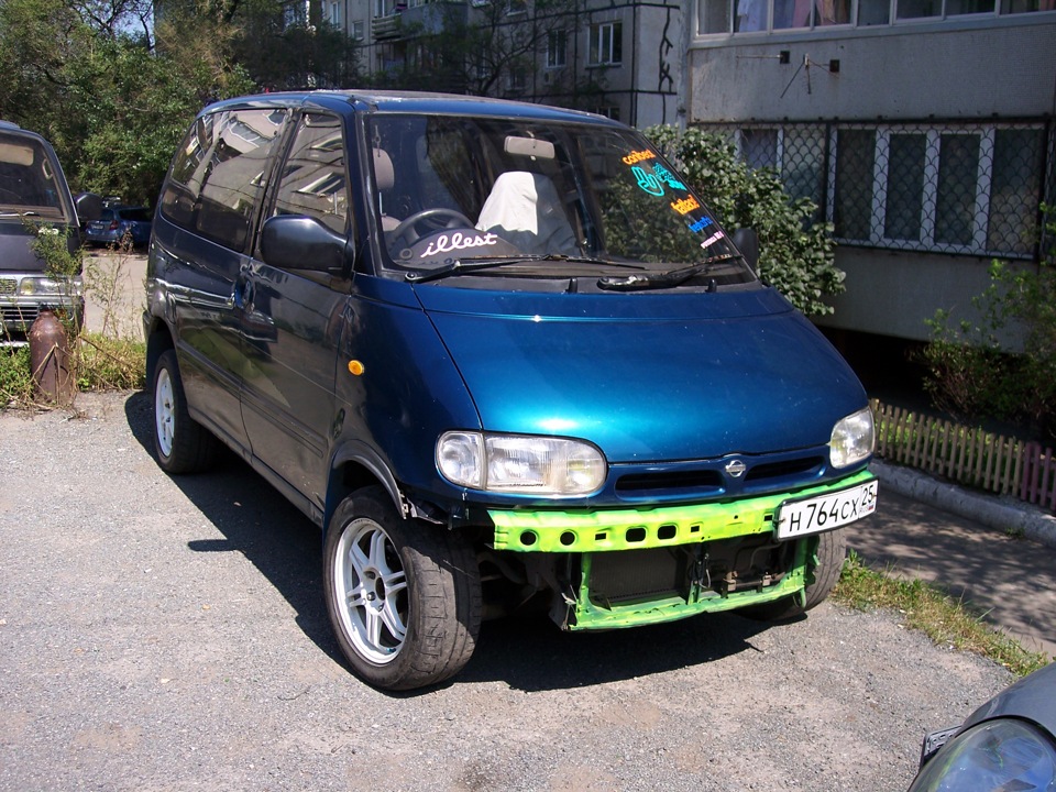 Nissan Serena c23 салон