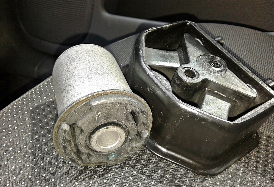 [Замена правой подушки двигателя]То, что от нее осталось…) — Daewoo ...