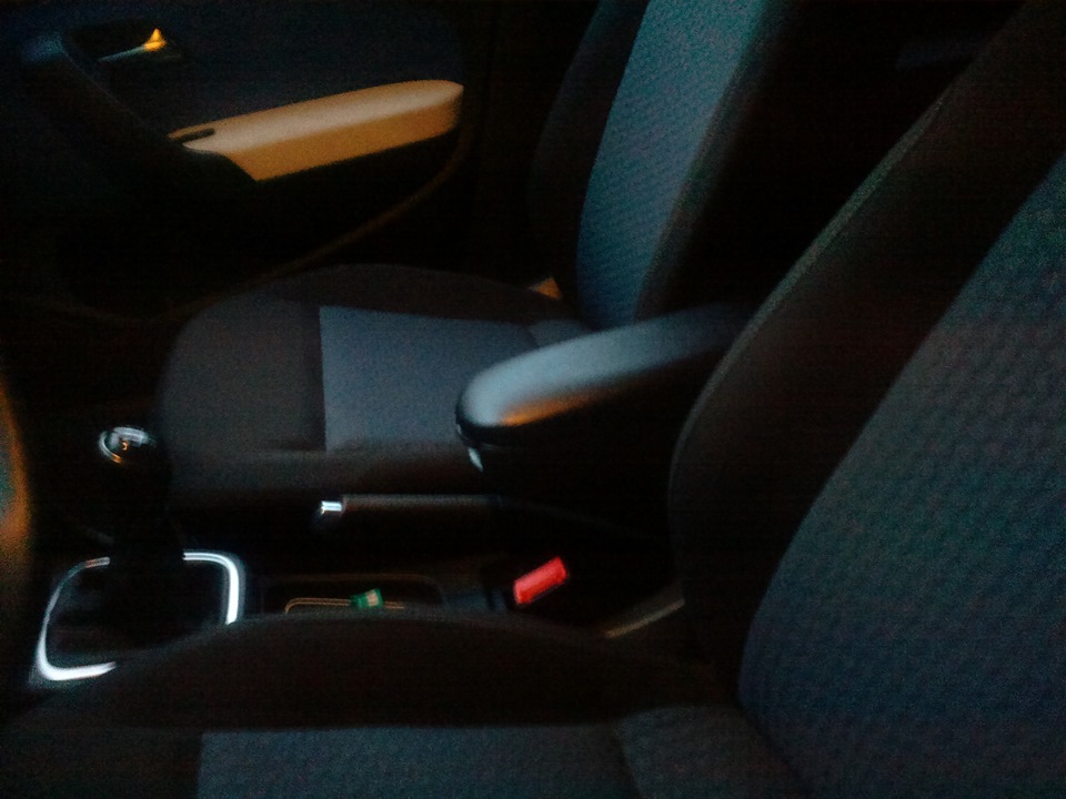 Чина подставка под локоть — Volkswagen Polo Sedan, 1,6 л, 2013 года ...