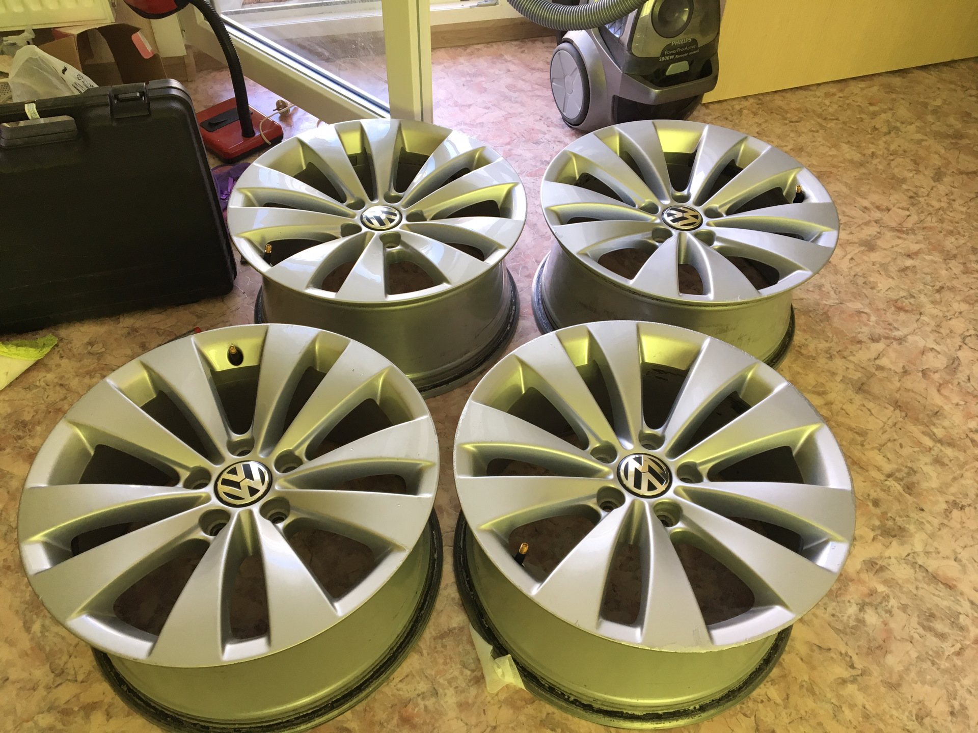 Диск r17 5. Диски VW r17 Phoenix. VW Phoenix r17. Диски Phoenix r17 VAG. Диски Phoenix r17 Passat b6.