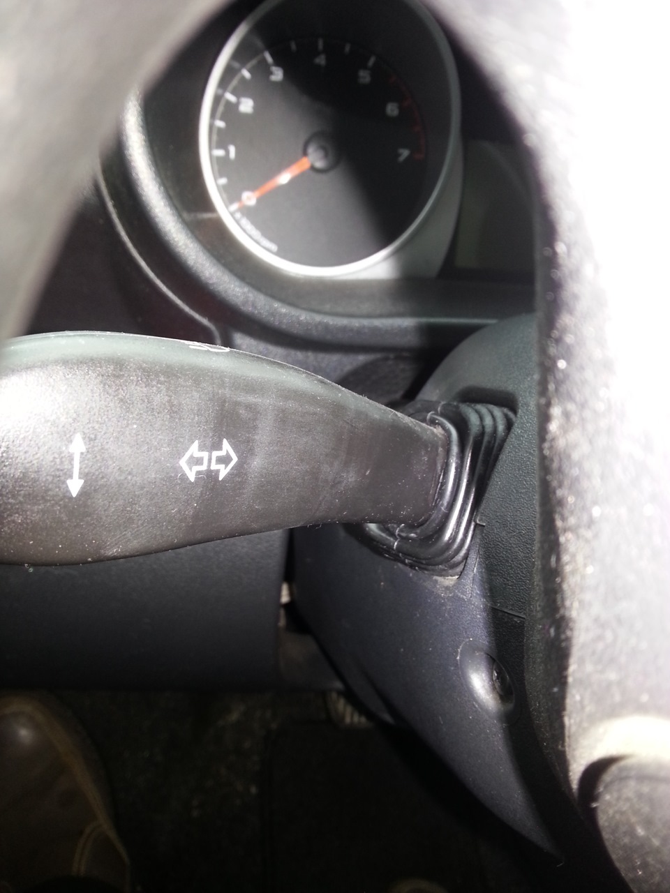 Подрулевые переключатели гранта. Подрулевые переключатели приора 1. Подрулевой переключатель гранта замена. Подрулевой переключатель дворников гранта. Кожух подрулевых переключателей гранта.