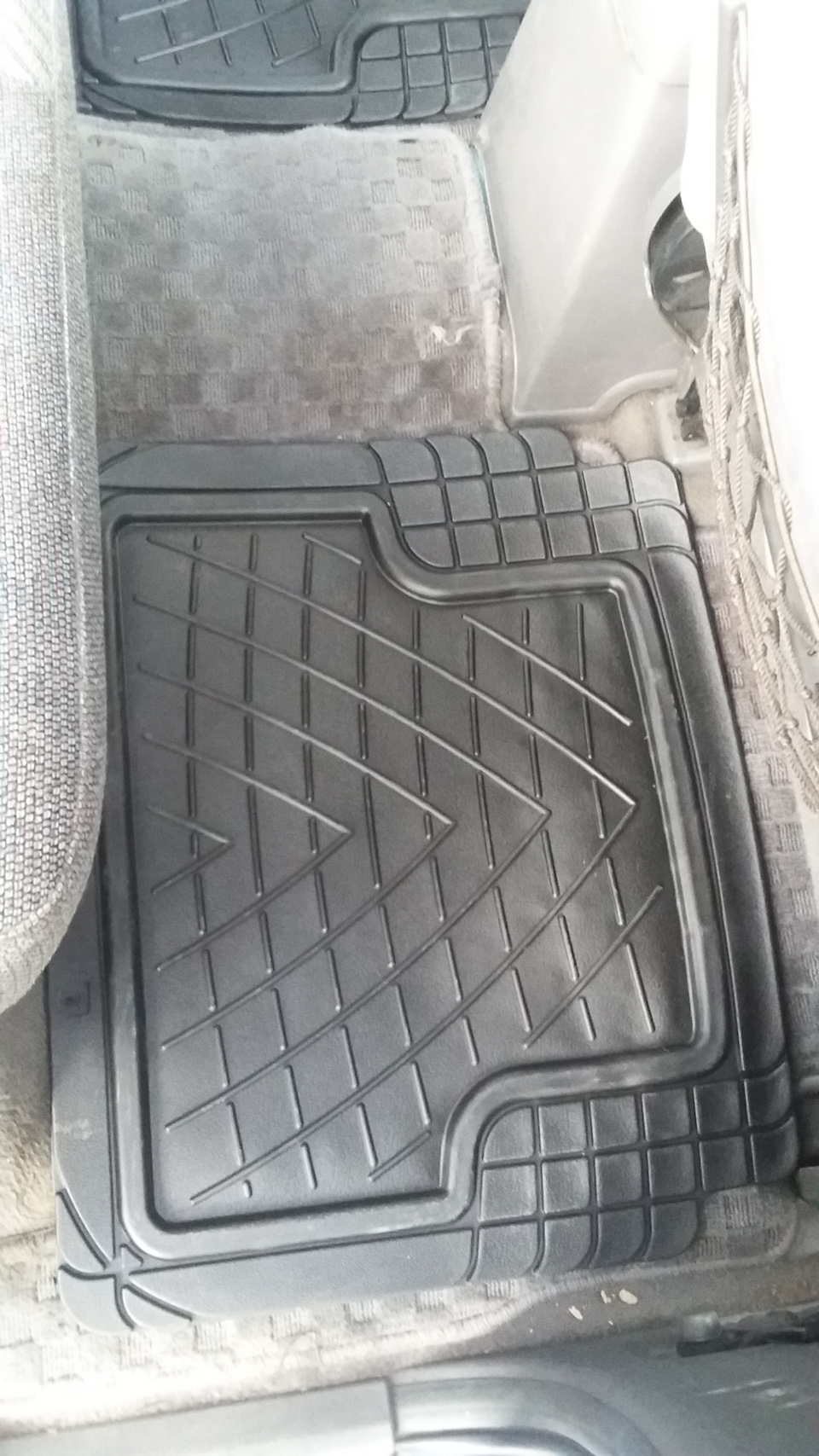 Фото в бортжурнале Nissan Mistral