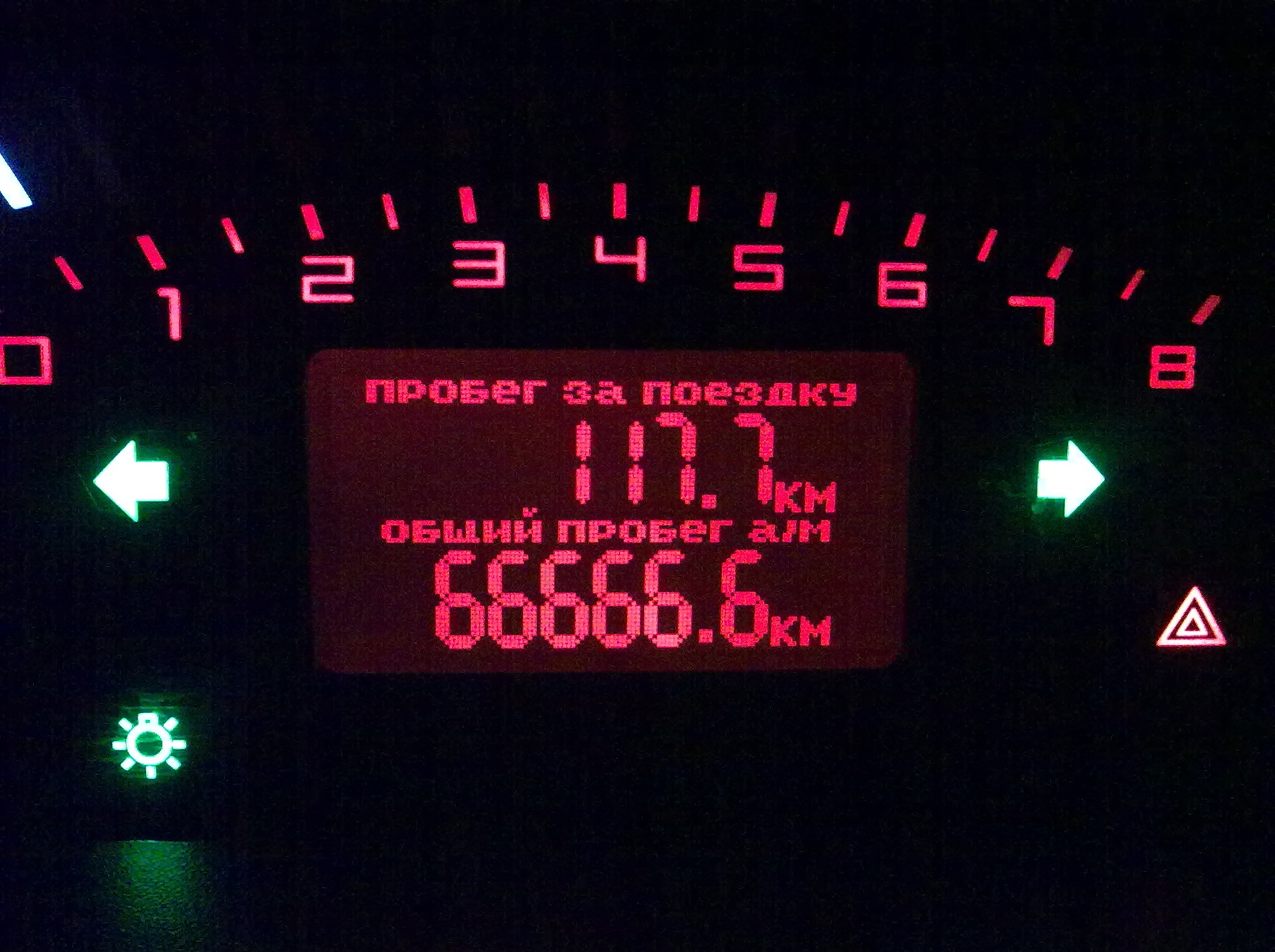 Панель приборов и пробег машины — Lada 2112, 1,6 л, 2005 года ...