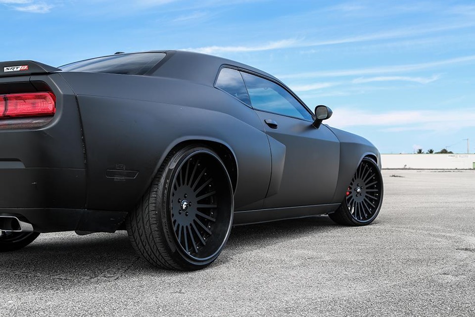 Dodge Challenger srt8 черный матовый