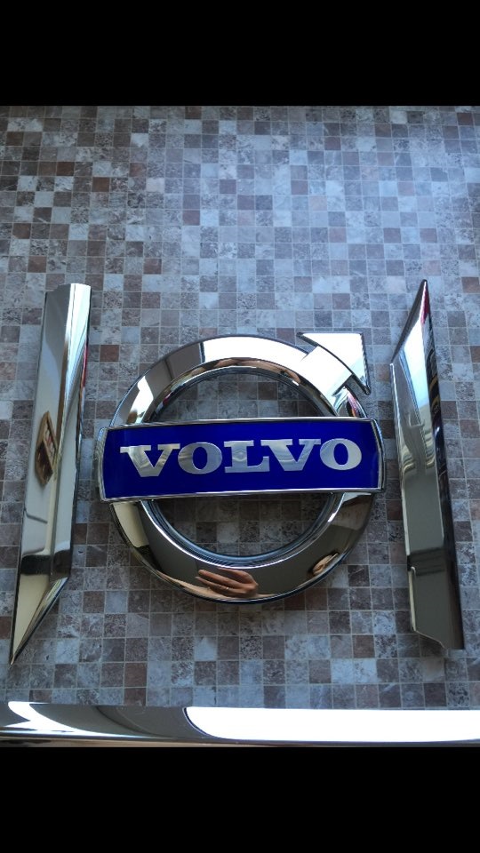 Эмблема Вольво — Volvo S40 (2G), 1,8 л, 2006 года | аксессуары | DRIVE2