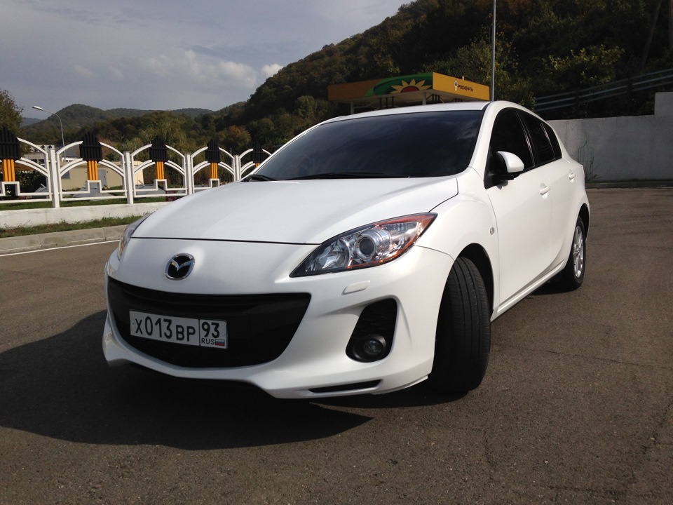 2 3 white. Mazda 3 White. Mazda 3 белая. Mazda 3 белая седан. Мазда 3 новая белая.