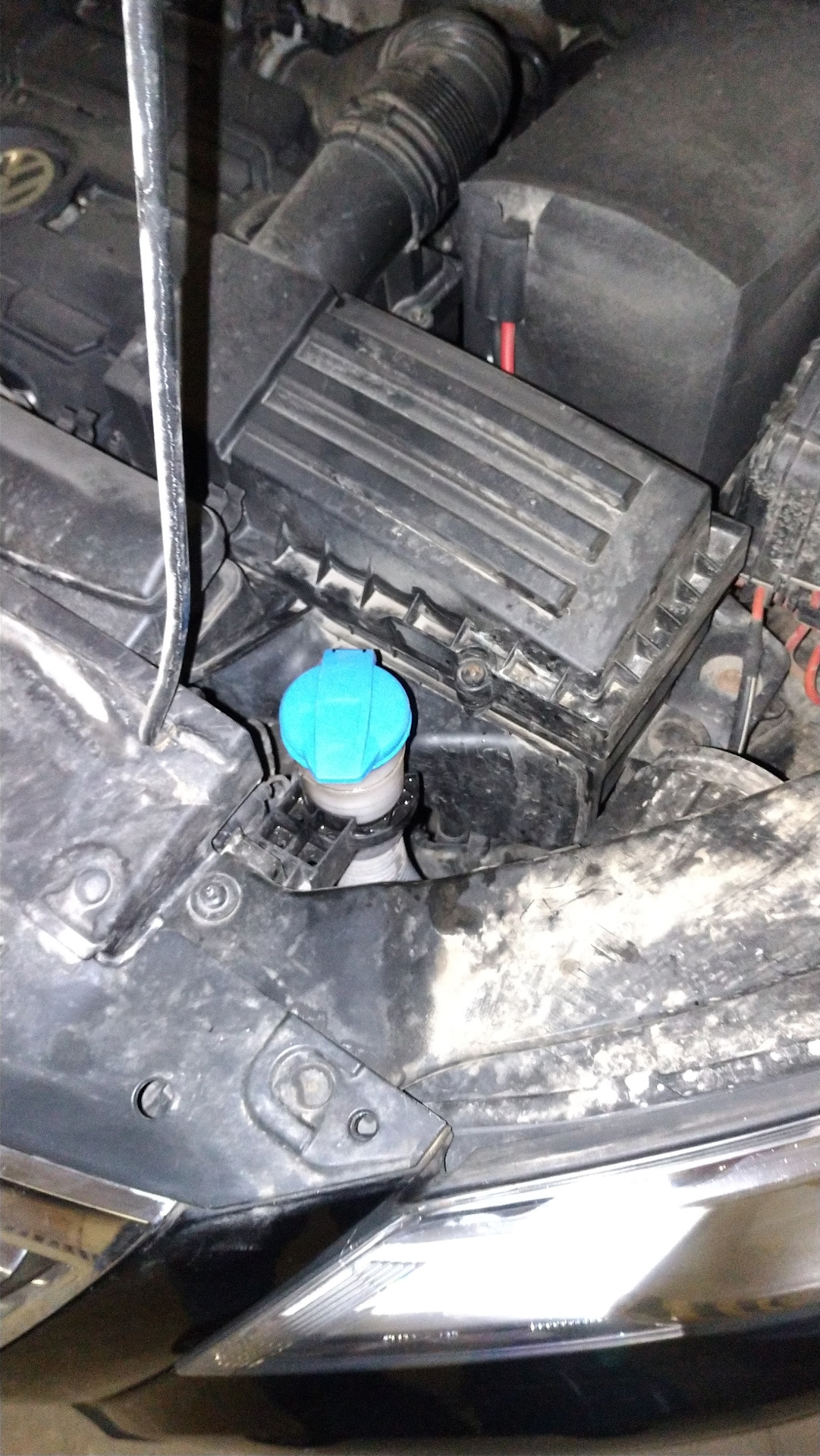 Крышка бачка омывателя — Volkswagen Tiguan (1G), 1,4 л, 2010 года ...
