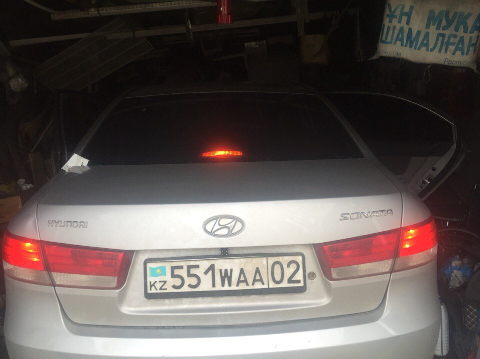 Повторитель стоп сигнала — Hyundai Sonata V (NF), 2,4 л, 2006 года ...