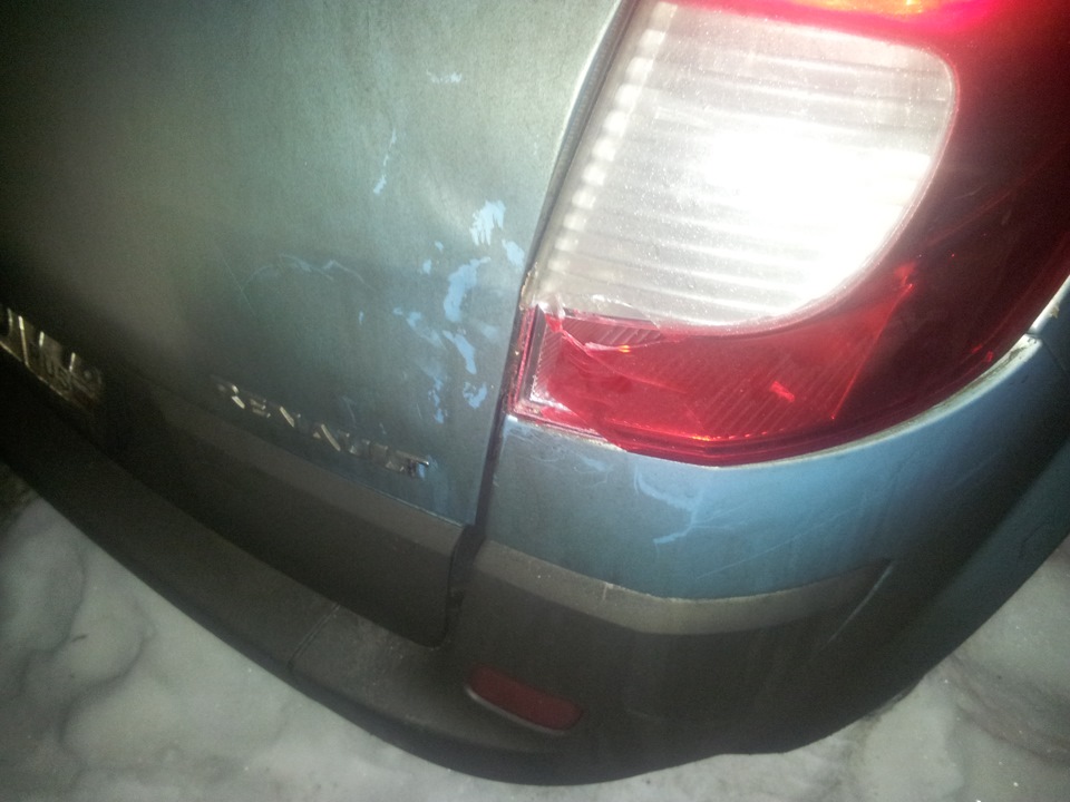 Утро — дерево — разбитая фара — Renault Scenic II, 1,5 л, 2007 года ...