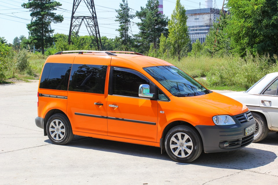 Фольксваген кадди 2008. VW Caddy 2008. Фольксваген Кадди оранжевый. Volkswagen Caddy 2008 год. Фольксваген Caddy тонированный.