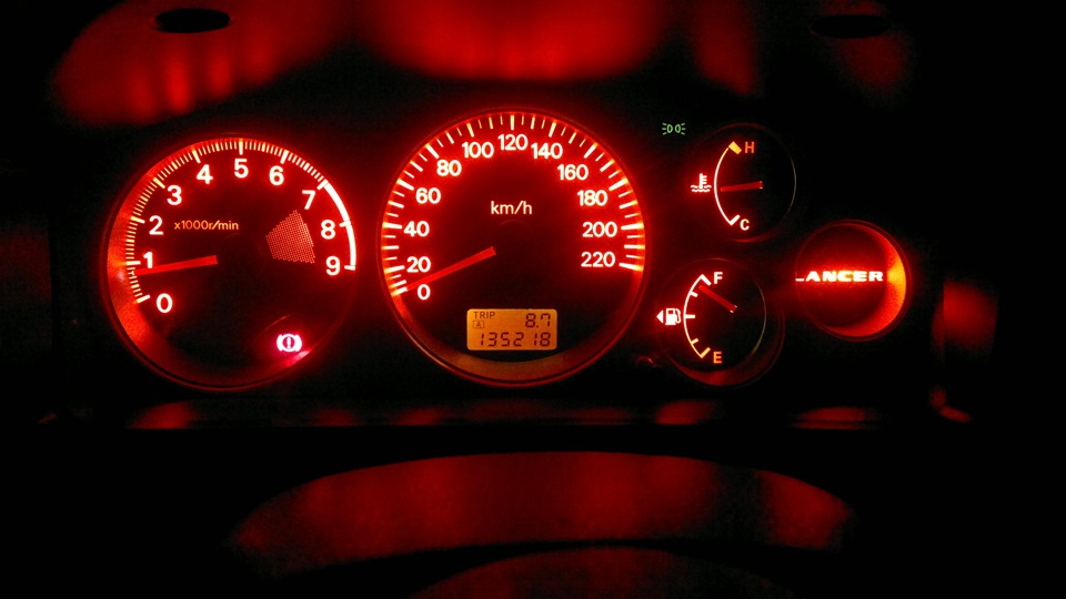 Светодиодная подсветка панели приборов — Mitsubishi Lancer IX, 2 л ...