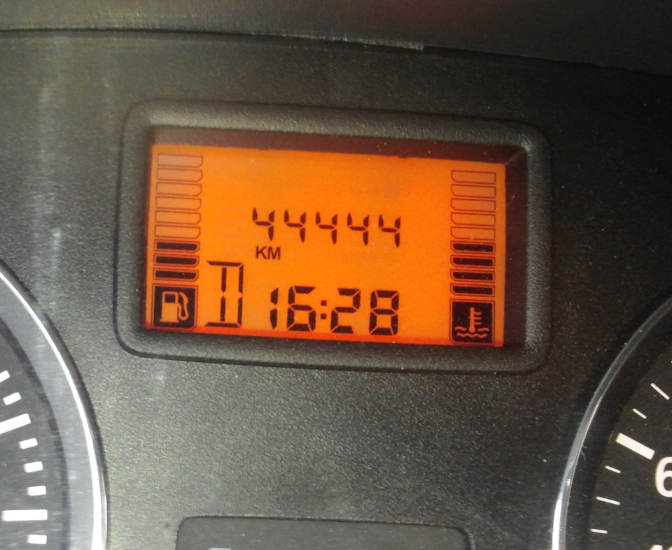 На лето обновочки :) — Renault Sandero 1G, 1,6 л, 2014 года | шины | DRIVE2