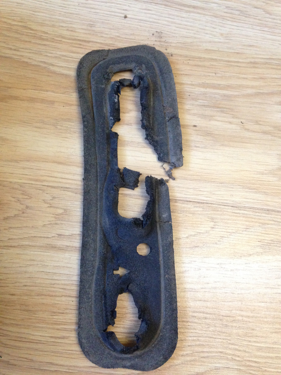 Замена уплотнителей задних фонарей — Nissan Micra (K12), 1,2 л, 2004 ...