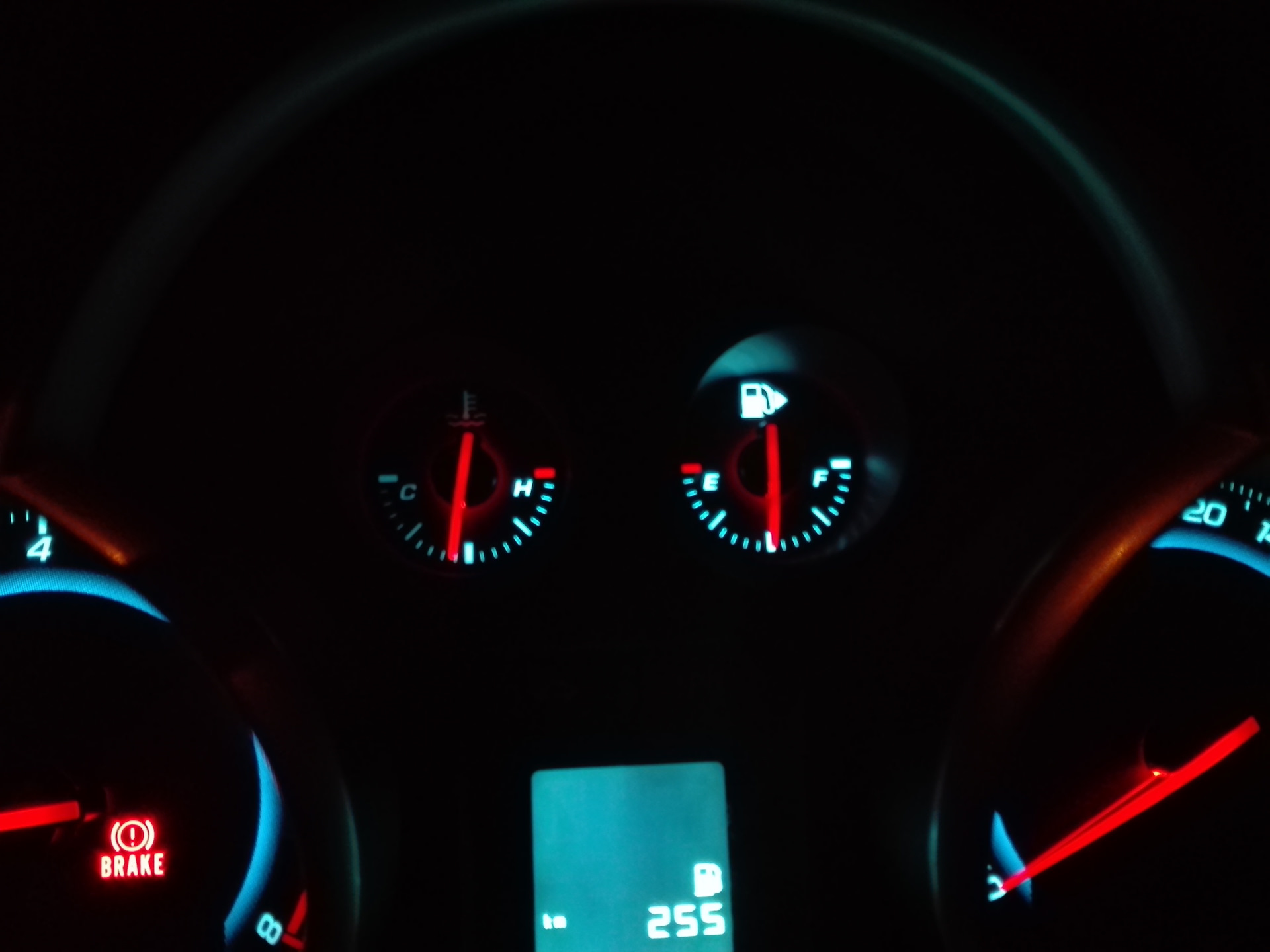 Проверка приборной панели ланос. Пежо 407 купе приборка. Сигнальные лампочки на панели автомобиля газ. Тухнет и загорается панель приборов. Форд фьюжн 2007 панель приборов обозначения.