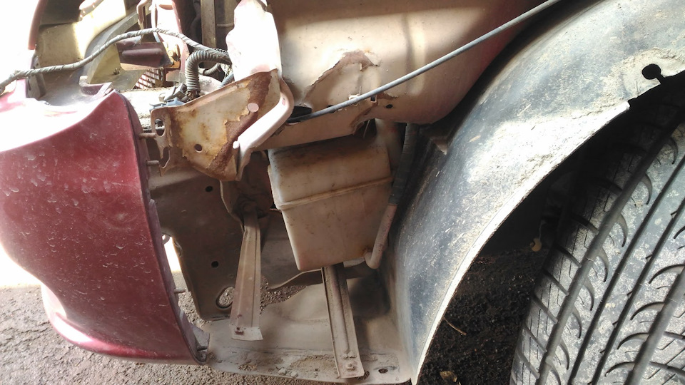 Тросик открывания капота — KIA Shuma II, 1,6 л., 2004 года | своими ...