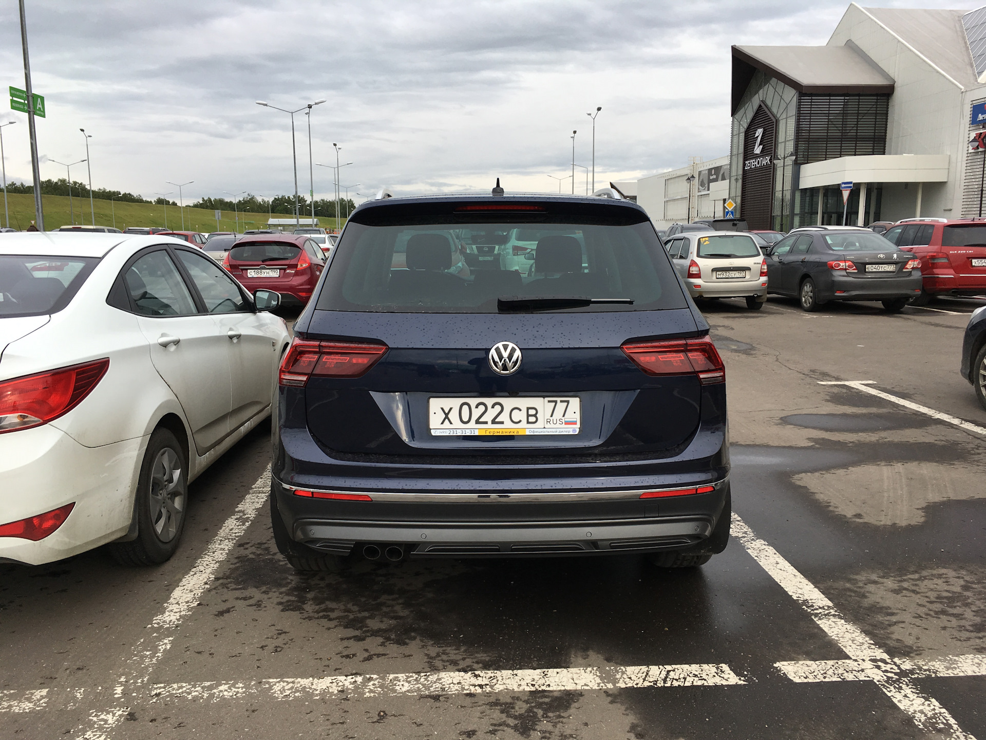 Тигуан шильдики. Tiguan шильдик 2021. Шильдик r Volkswagen Tiguan. Тигуан 2 без шильдика. Маркировочная табличка Тигуан 2.