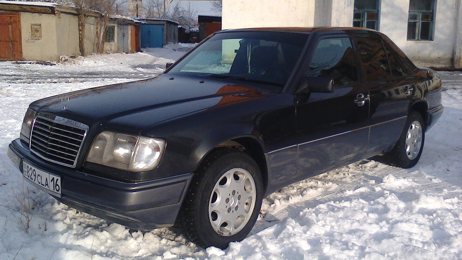 Mercedes-Benz E-class (W124) 2.0 бензиновый 1995 | Чёрный Мерин на DRIVE2