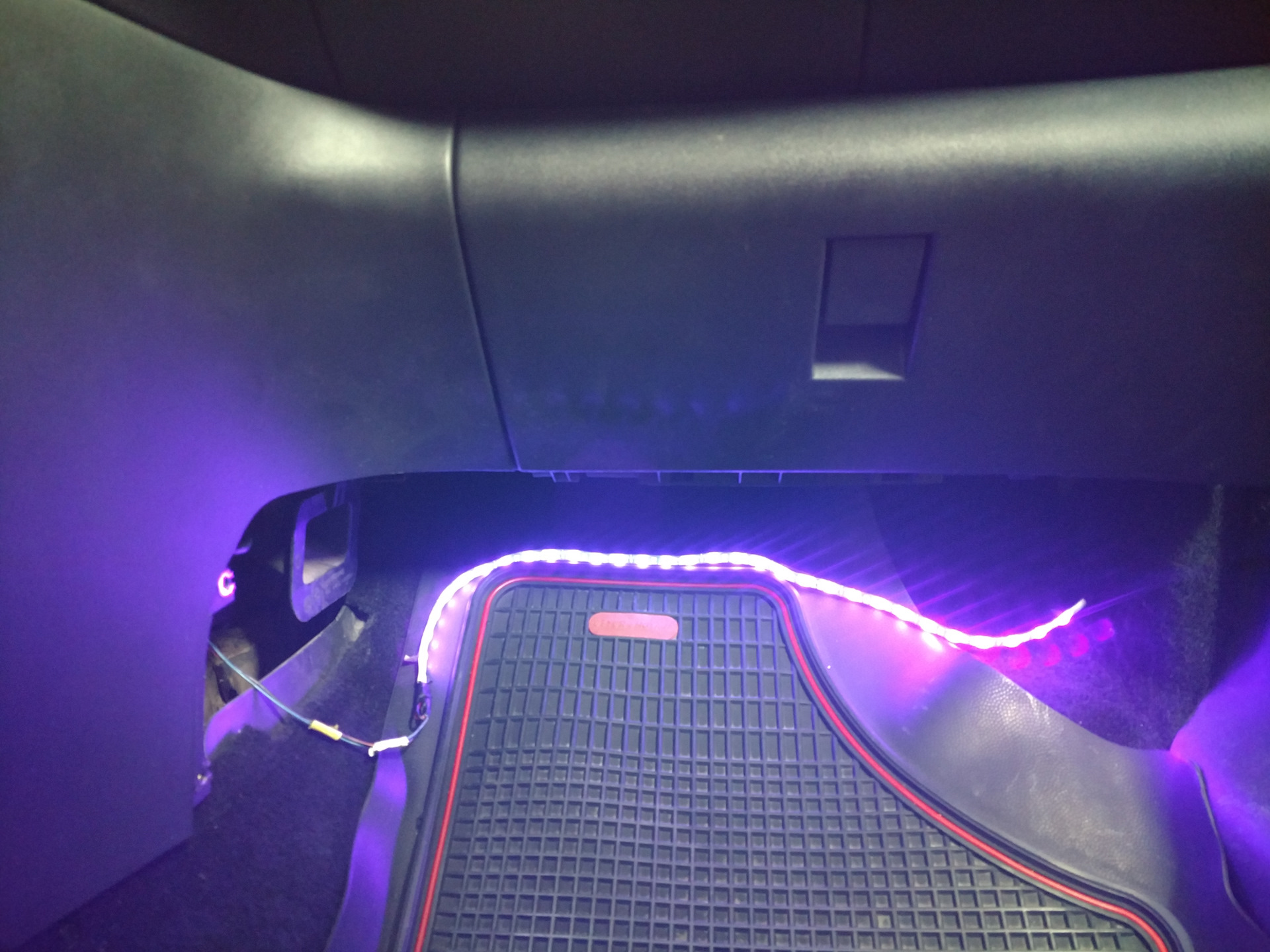 El wire автомобильный неоновый светодиодный светильник,. Фальшпол под усилители солярис. Подсветка дверей хендай акцент. Подсветка картины светодиодной лентой. Подсветка салона автомобиля ваз 2114.