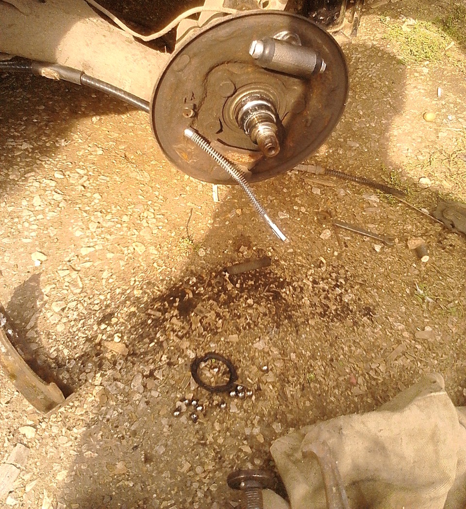 Замена подшипника колеса без съемника. — LADA 21099, 1,5 л., 1997 года ...