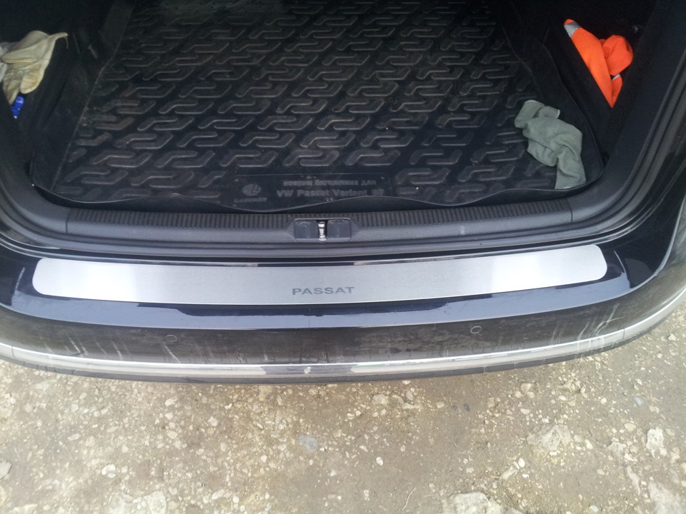 Накладка на бампер — Volkswagen Passat Variant (B7), 1,8 л., 2011 года ...