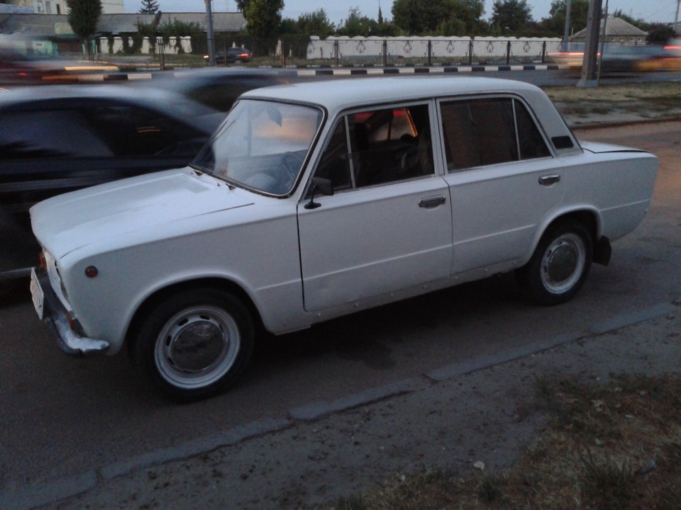 Авито 21011. ВАЗ 2101 фуруши. ВАЗ 21011 Душанбе. Белый цвет ВАЗ 21011 1977 года. Машины Жигули фуруши.