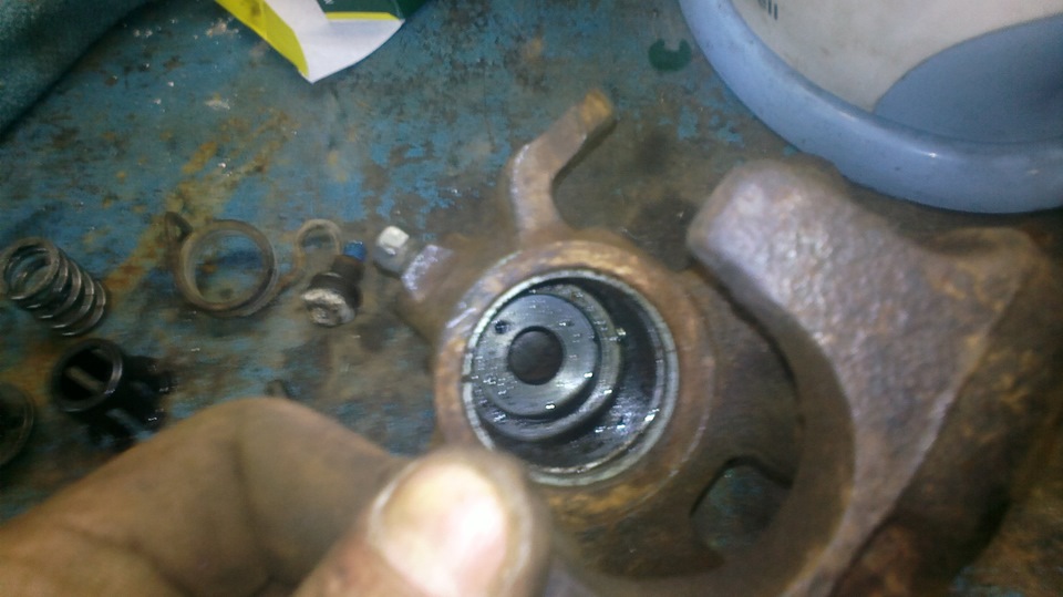 Установка ремкомплекта суппорта ЗДТ. — Lada 21099, 1,5 л, 1997 года ...