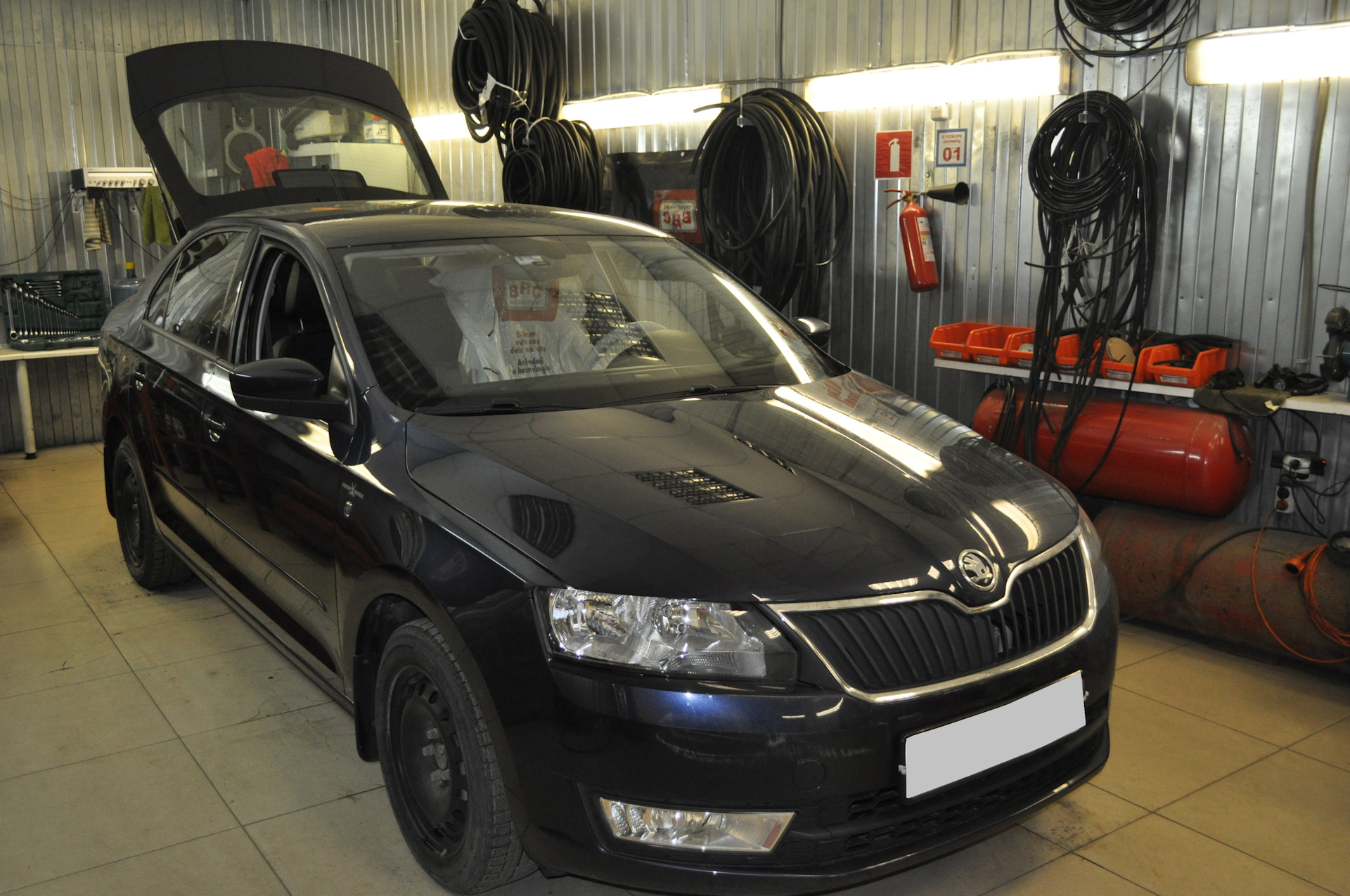 шкода рапид 90 лошадиных сил. рапид 1 или 2. Skoda rapid 1. видео обзор шкода рапид 1 и 6 90 лошадиных сил 2016 года. шкода рапид 90 лошадиных сил.